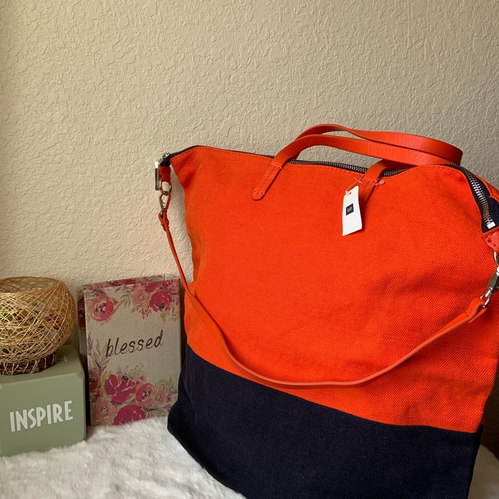 Gap tote